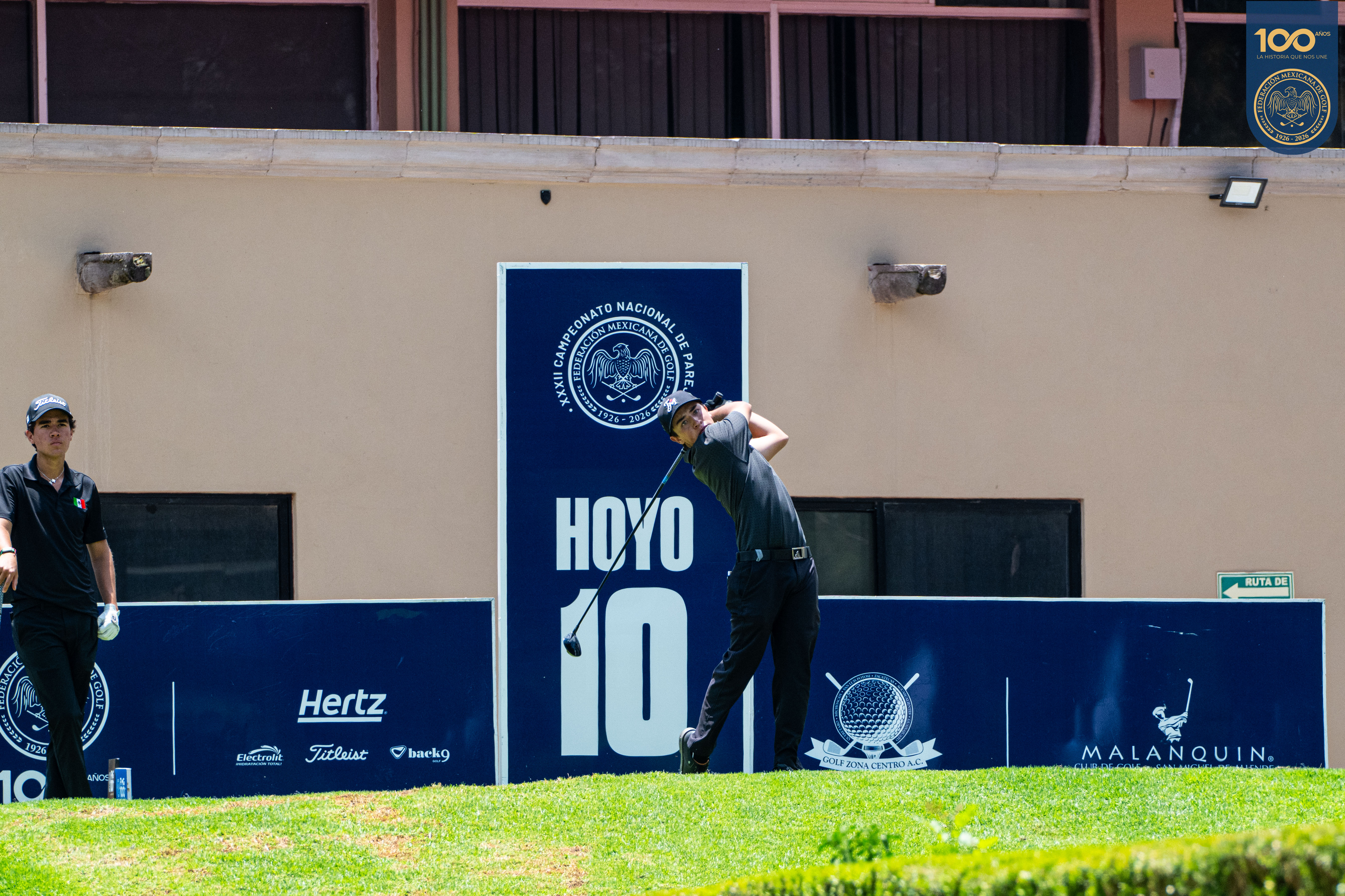 Golfista en campo de golf